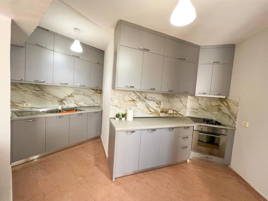 Scanderbeg Square 2Br Apt ティラナ エクステリア 写真